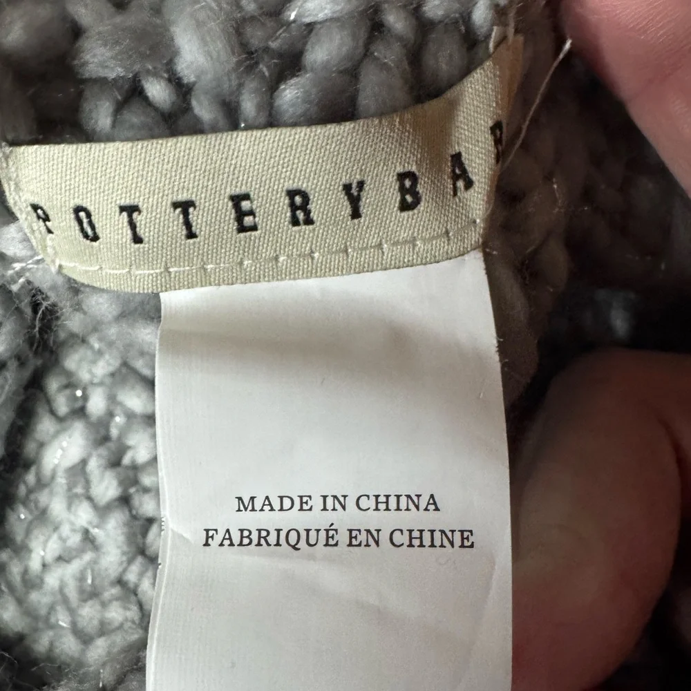 Cozy Gray Knit Throw Blanket with shimmer